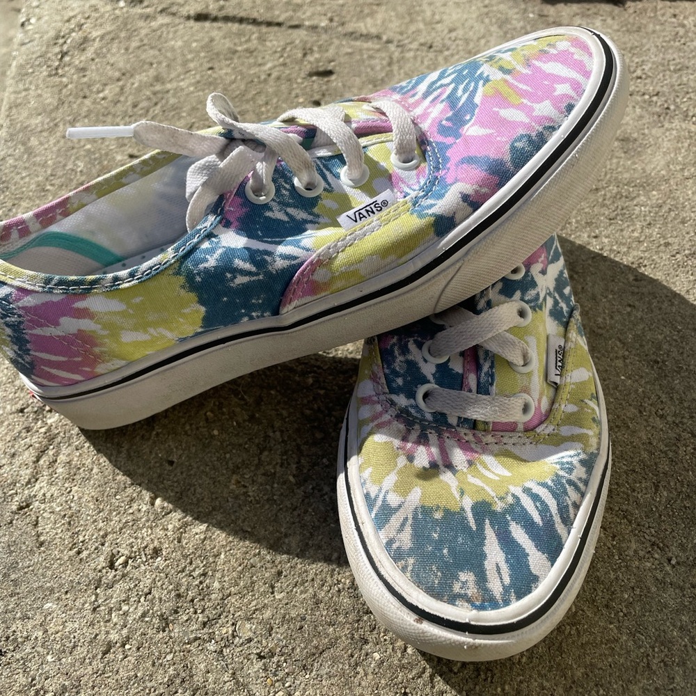 VANS Tie-Dye Pattern Women’s 6
